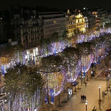 Le Triomphe Elysees * Parigi
